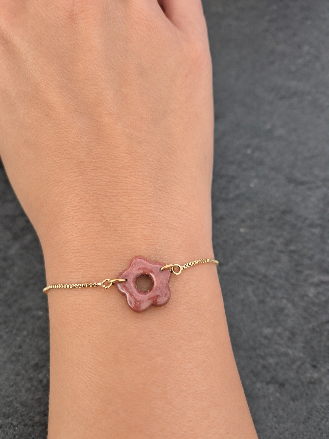 Bracelet doré pampille marron