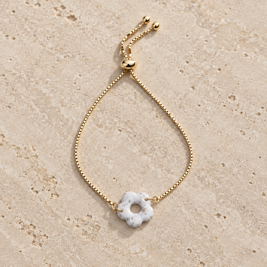 Bracelet doré pampille beige